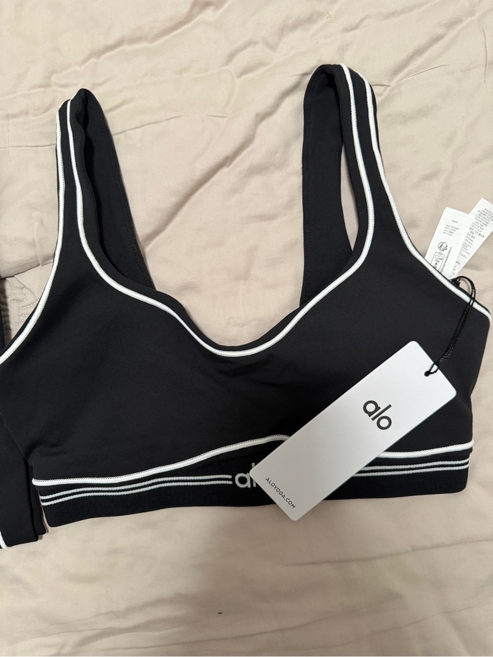 NWT Alo Yoga Black Activewear Set - Bra & Piping Leggings - Picture 4 of 8
